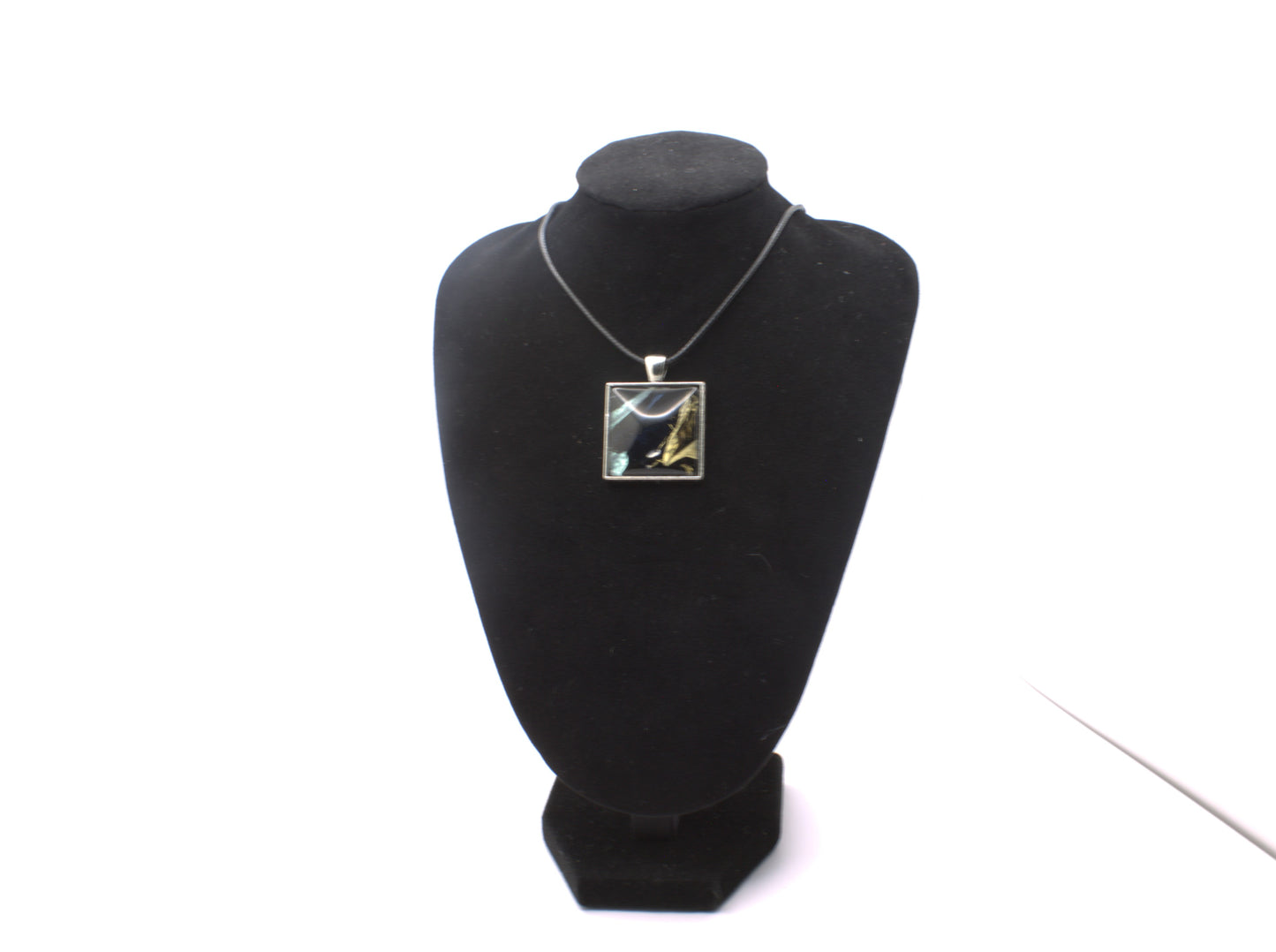 Stylish Square Pendant Necklace