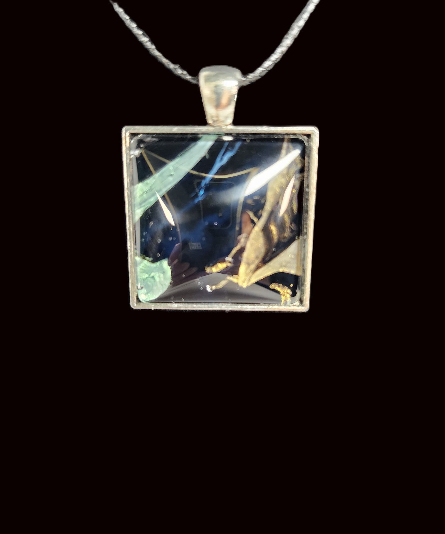 Stylish Square Pendant Necklace