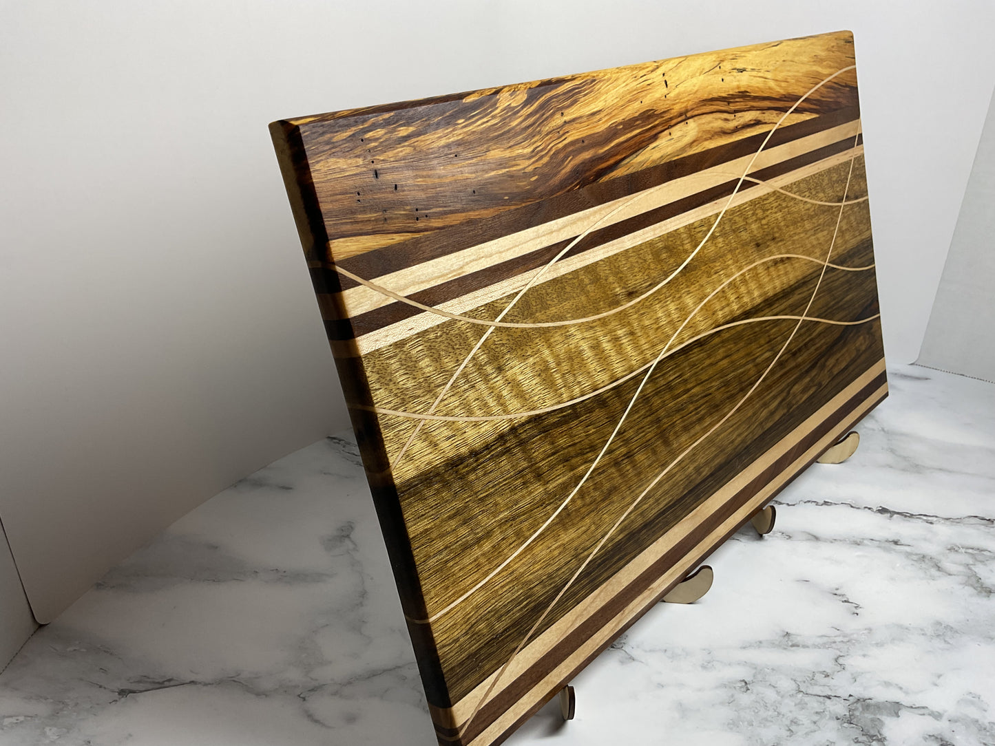 Signature Artisan Cutting Board – Handcrafted Hardwood