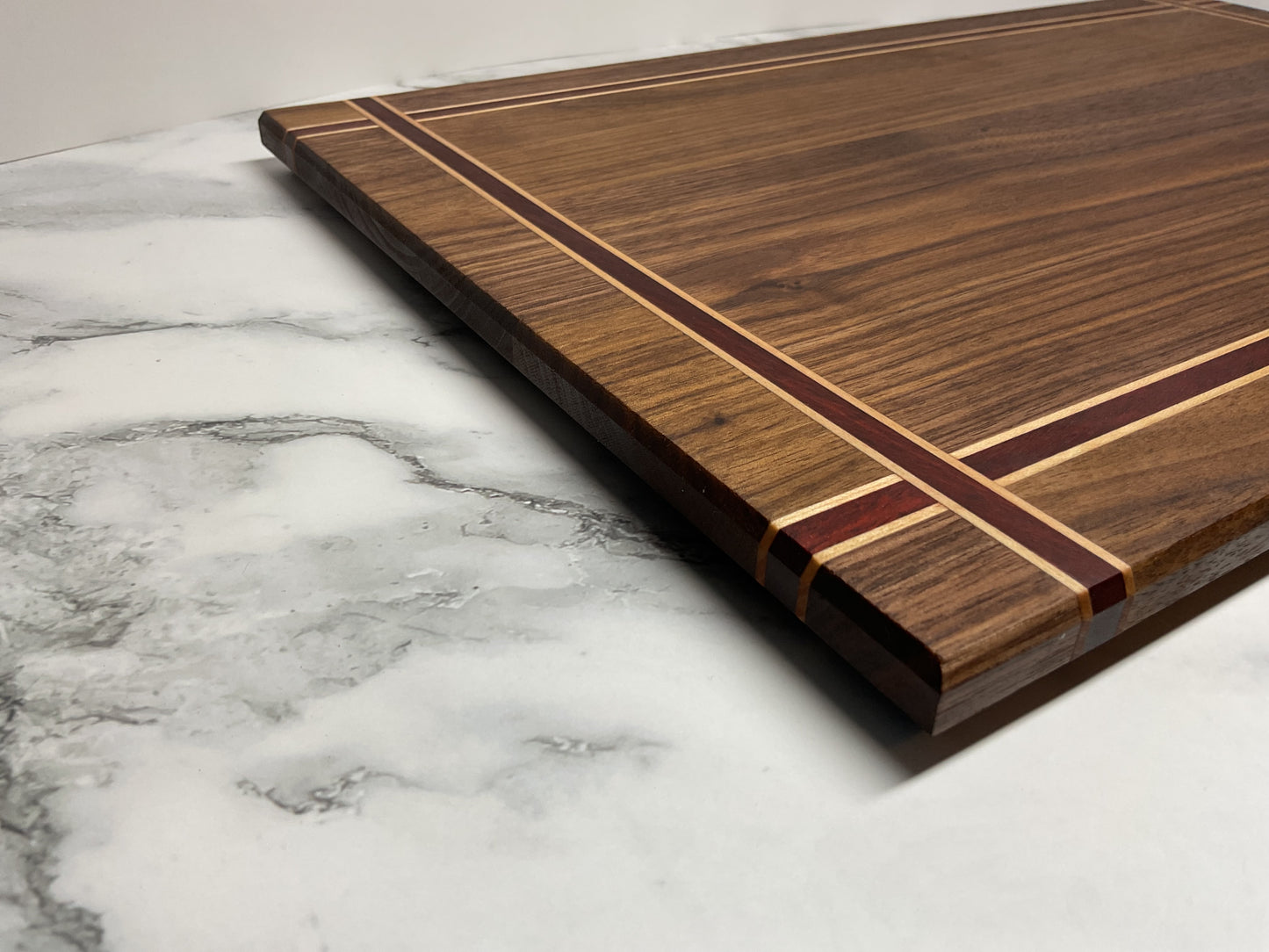 Classic Artisan Cutting Board – Handcrafted Hardwood Kitchen Board